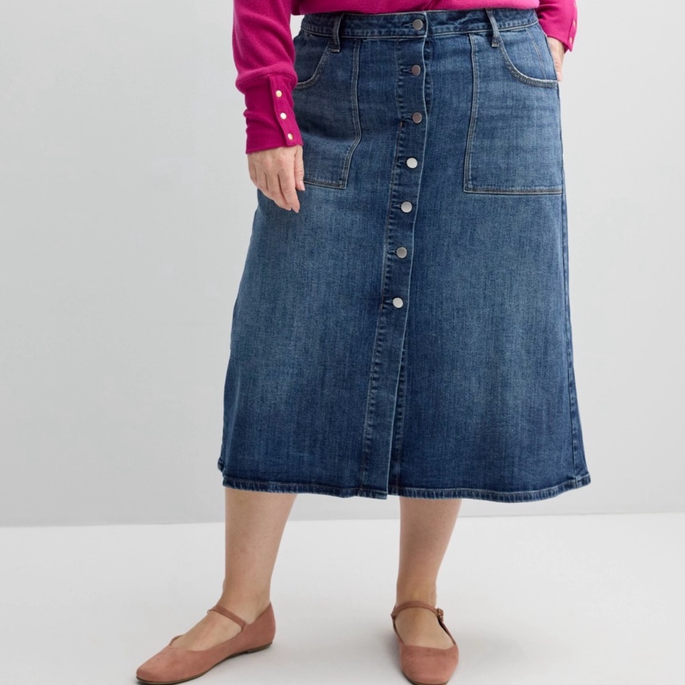 🌼NWOT Sonoma Blue Denim Midi Skirt with Button Detail